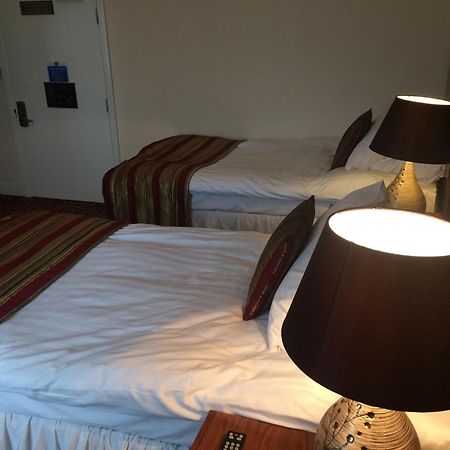 The Three Tuns Hotel Wetherspoon Thirsk Ruang foto