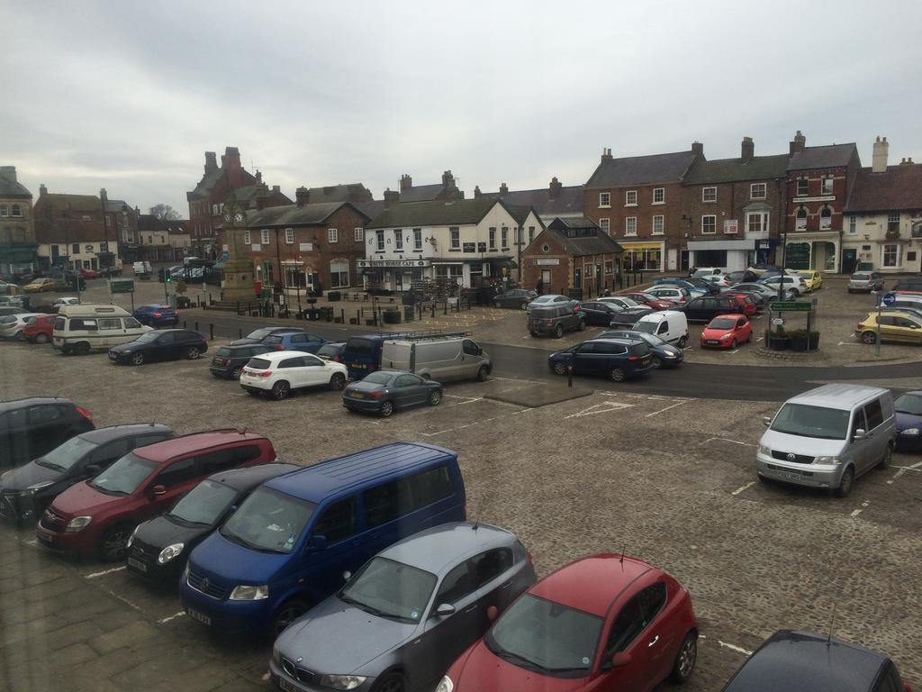 The Three Tuns Hotel Wetherspoon Thirsk Bagian luar foto