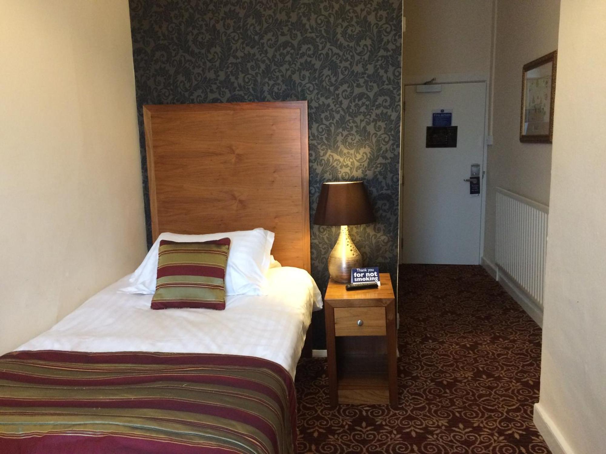 The Three Tuns Hotel Wetherspoon Thirsk Ruang foto