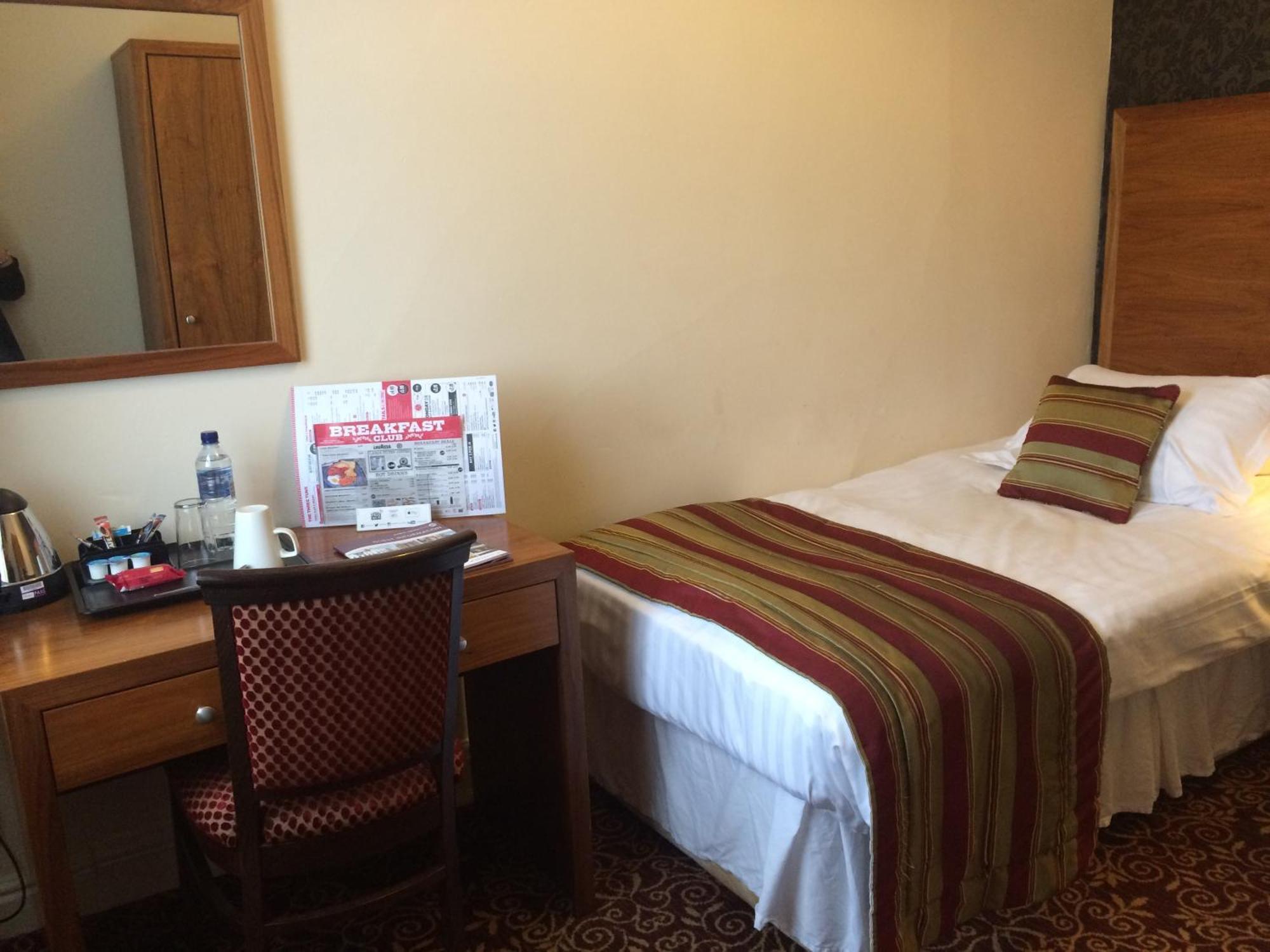 The Three Tuns Hotel Wetherspoon Thirsk Ruang foto