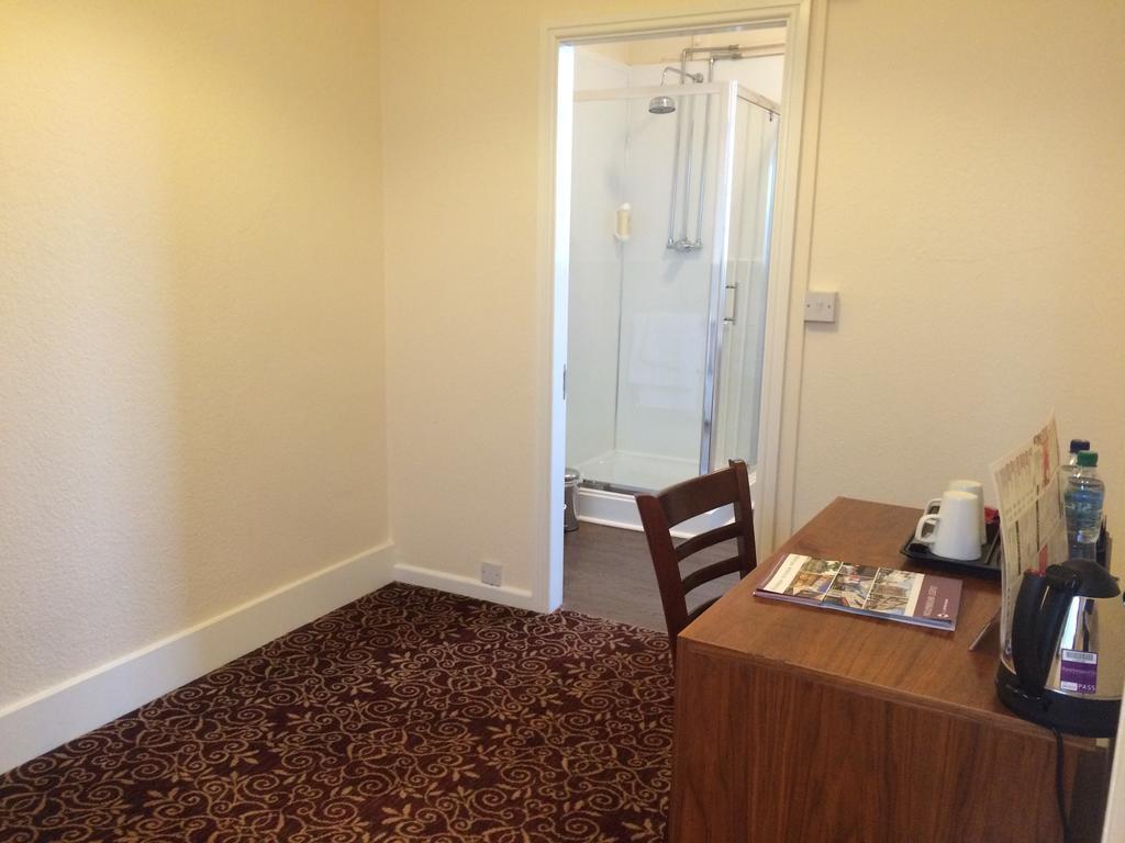 The Three Tuns Hotel Wetherspoon Thirsk Ruang foto
