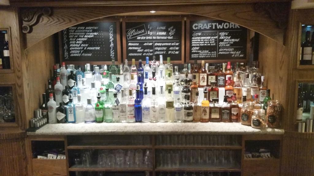 The Three Tuns Hotel Wetherspoon Thirsk Bagian luar foto